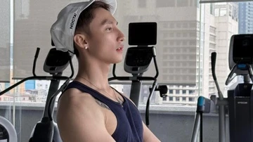 Sơn Tùng M-TP vừa khoe cơ bắp vừa thả thính cực ngọt khiến fan ‘mất máu’
