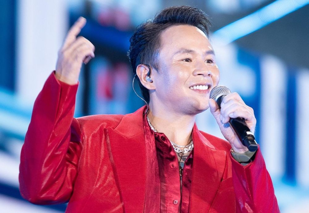 Hieuthuhai và dàn nghệ sĩ &#8216;cháy&#8217; cùng 25.000 khán giả Hà Nội đến nửa đêm