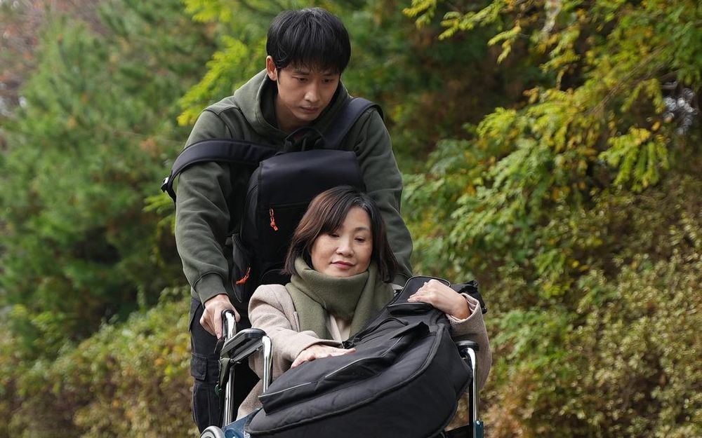 Phim ‘Mang mẹ đi bỏ’: ‘Dìm hàng’ Việt Nam, đề cao Hàn Quốc?