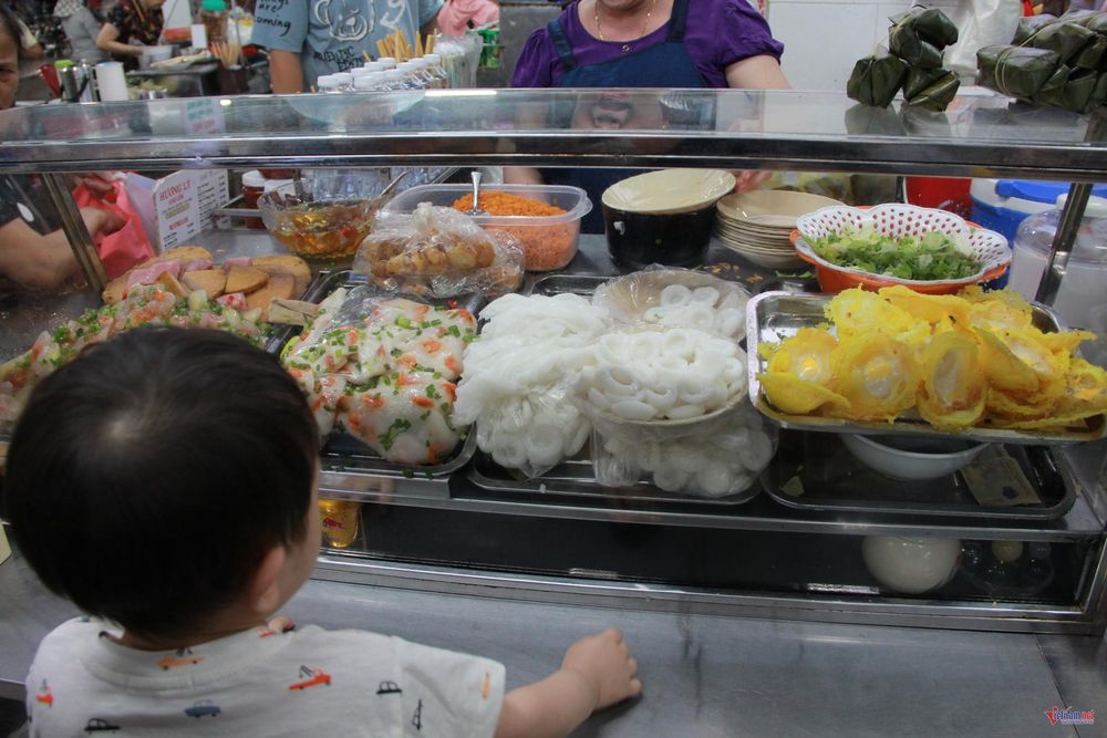 Ghé khu chợ lớn bậc nhất Đà Nẵng, khách ăn &#8216;no căng&#8217; hết hơn 100.000 đồng