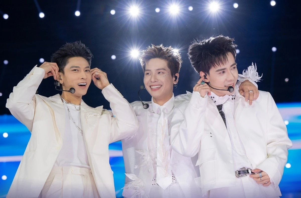 ‘Anh trai, Em xinh’ kiếm hàng trăm tỷ từ đâu