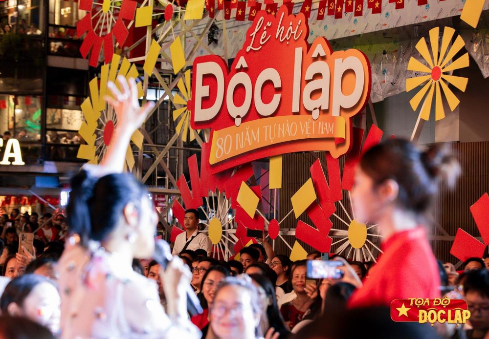 Hồng Nhung, Chillies hòa giọng cùng khán giả ở ‘Tự Hào Bản Sắc Việt’