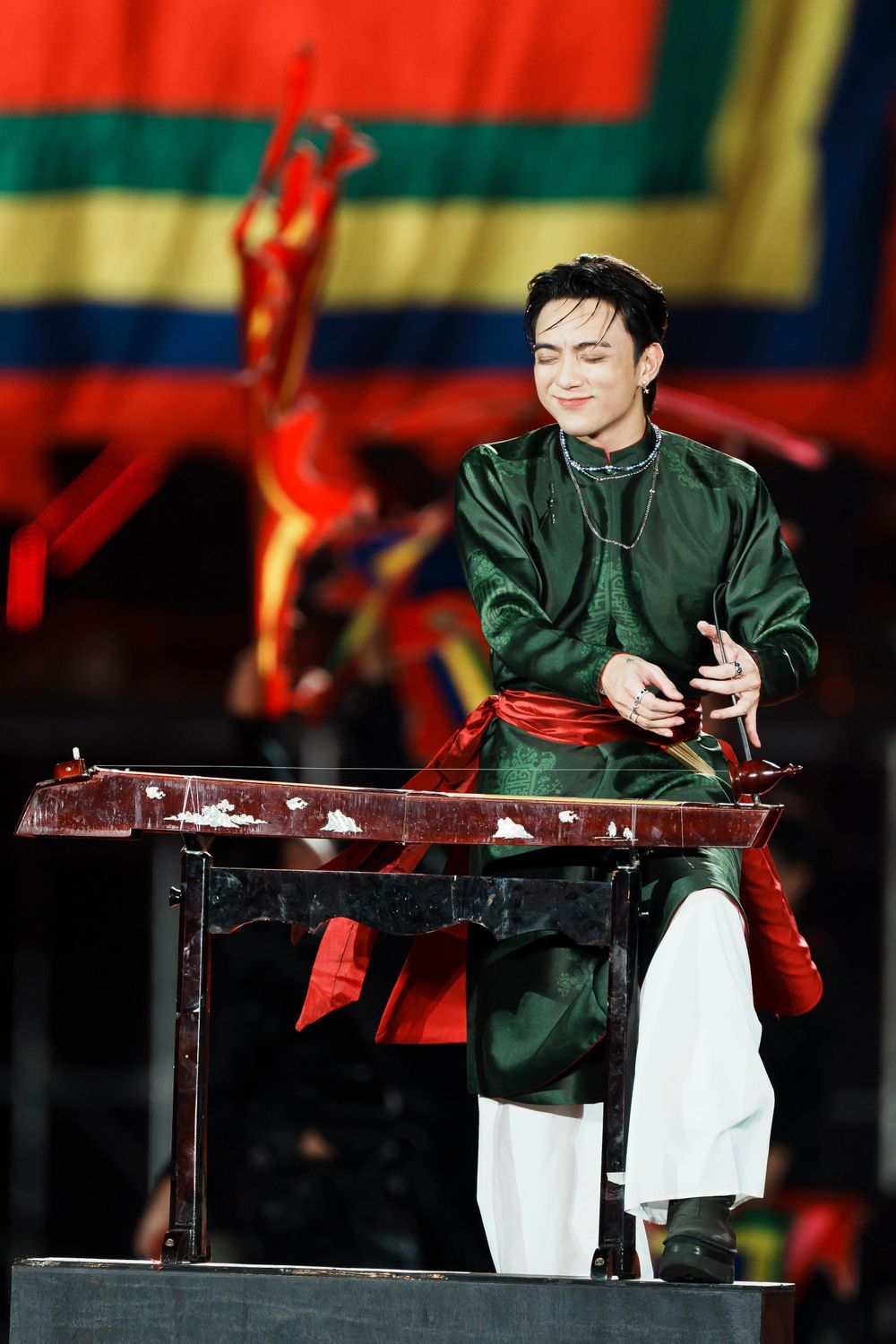 Tự Long cứu concert Anh trai vượt ngàn chông gai lê thê đến rạng sáng