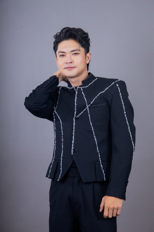 <strong>Ba producer Bảo Kun, Melyd K, Chí Tâm chạy đua lên sân khấu để giành thí sinh Ngân Nara</strong>