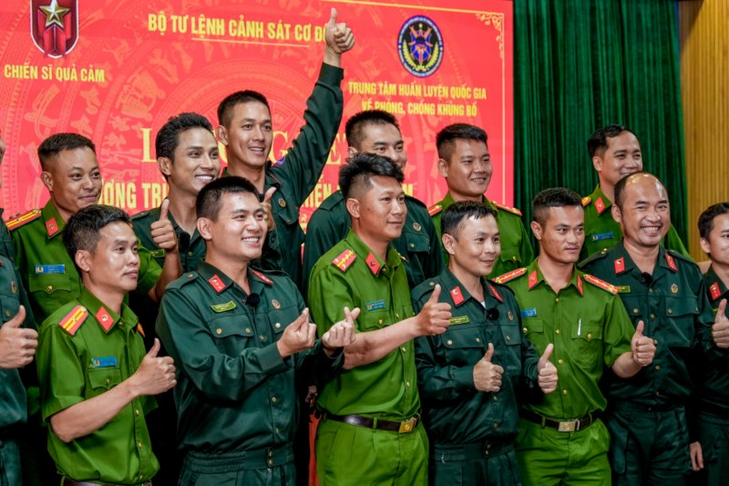 MONO, Hưng Nguyễn nghẹn ngào trong ngày chia tay lực lượng Phòng, chống khủng bố