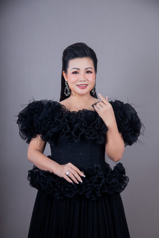 <strong>Ba producer Bảo Kun, Melyd K, Chí Tâm chạy đua lên sân khấu để giành thí sinh Ngân Nara</strong>