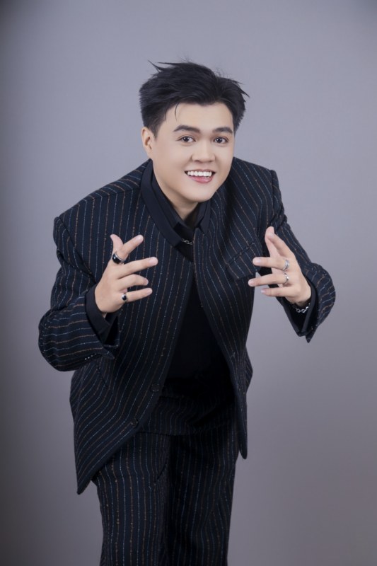 <strong>Ba producer Bảo Kun, Melyd K, Chí Tâm chạy đua lên sân khấu để giành thí sinh Ngân Nara</strong>