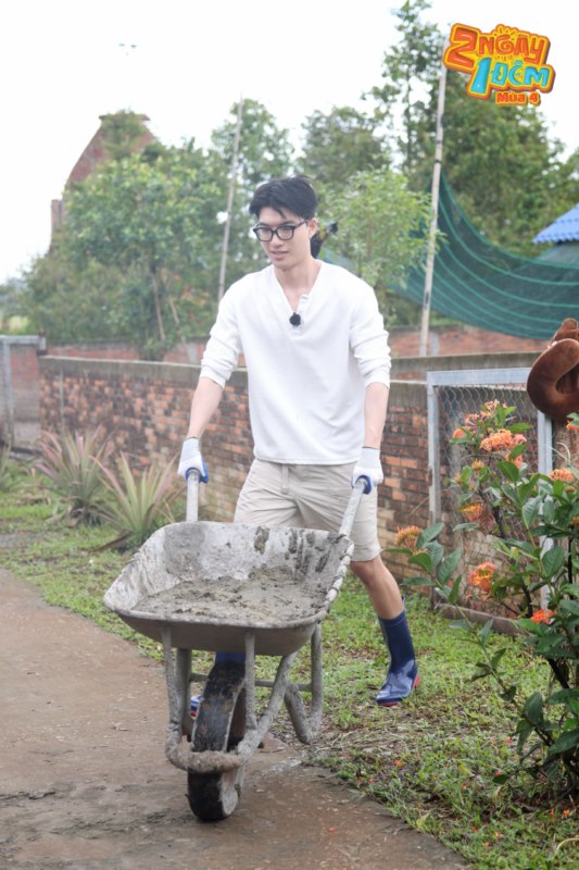 Trường Giang &#8220;nổi đoá&#8221; vì HIEUTHUHAI bị &#8220;tấn công&#8221;