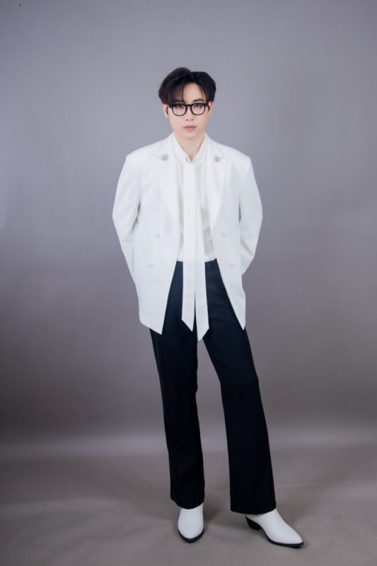 <strong>Ba producer Bảo Kun, Melyd K, Chí Tâm chạy đua lên sân khấu để giành thí sinh Ngân Nara</strong>