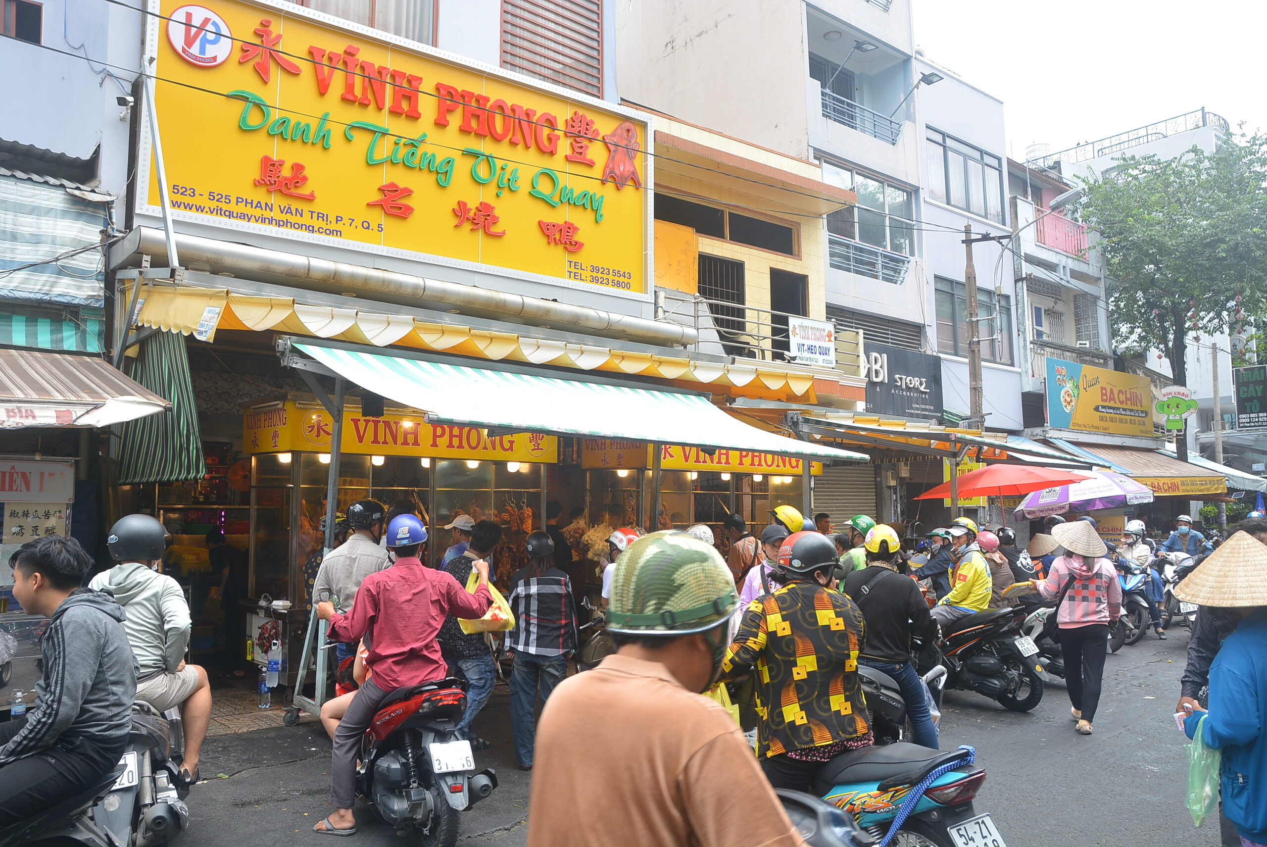 Tiệm vịt quay ở TP.HCM ‘hốt bạc’ dịp 2/9, doanh thu cả trăm triệu đồng