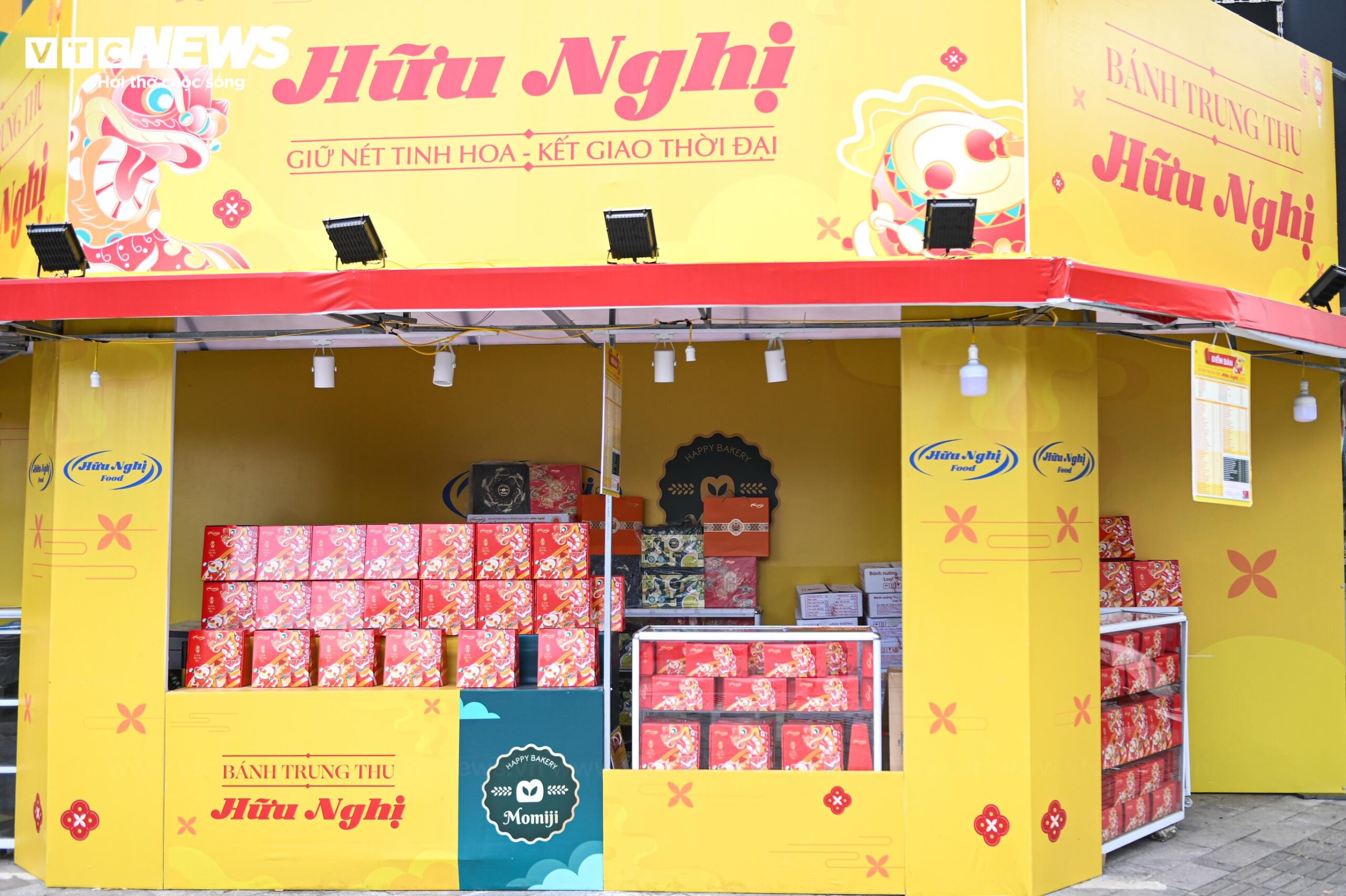 Đón rằm tháng Bảy, bánh trung thu lên kệ sớm