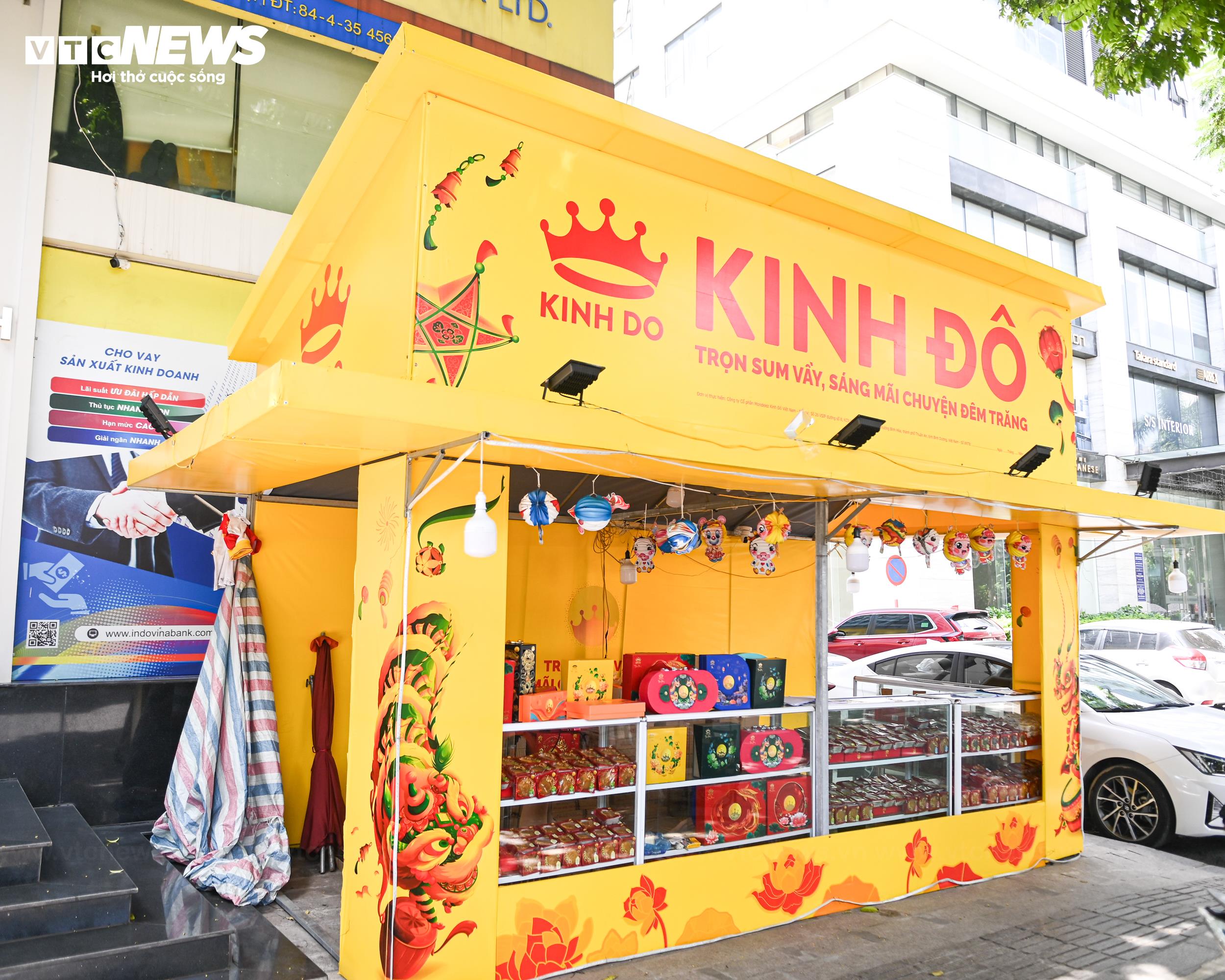 Đón rằm tháng Bảy, bánh trung thu lên kệ sớm