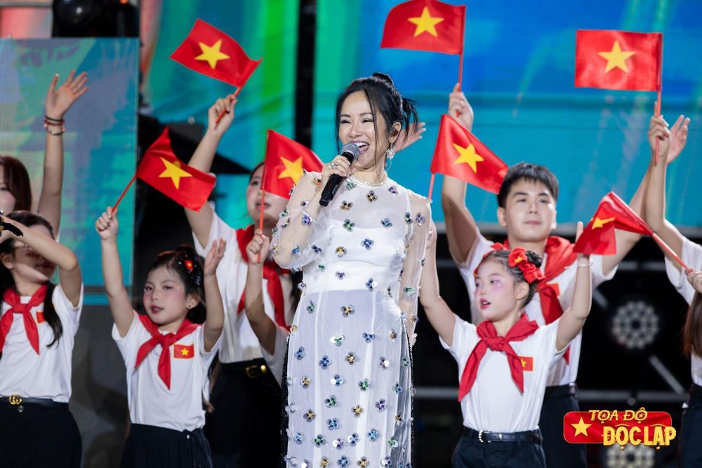 Hồng Nhung, Chillies hòa giọng cùng khán giả ở ‘Tự Hào Bản Sắc Việt’