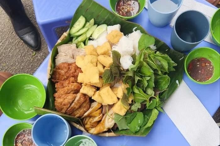 Xếp hàng chờ ăn bún đậu, bánh mì ở New York