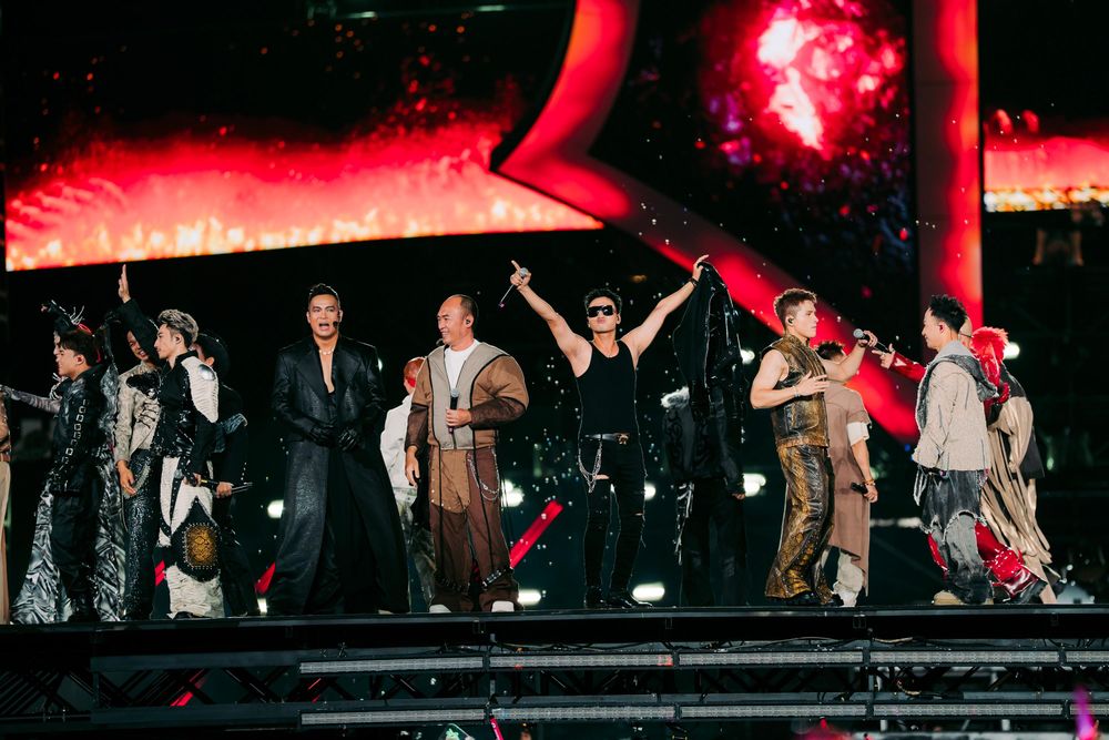 Tự Long cứu concert Anh trai vượt ngàn chông gai lê thê đến rạng sáng