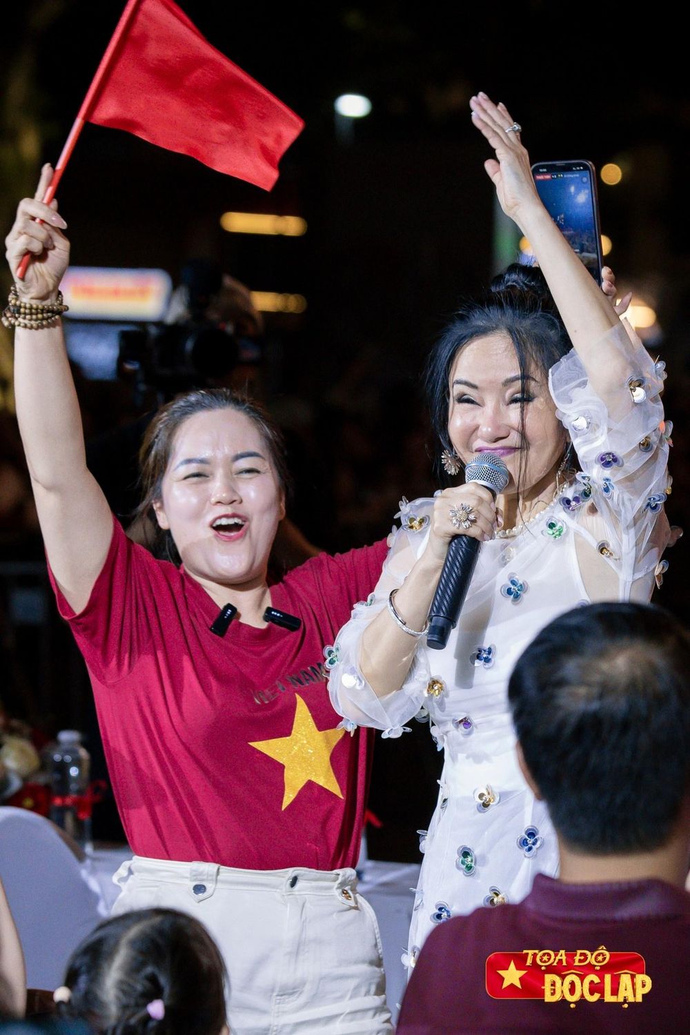 Hồng Nhung, Chillies hòa giọng cùng khán giả ở ‘Tự Hào Bản Sắc Việt’