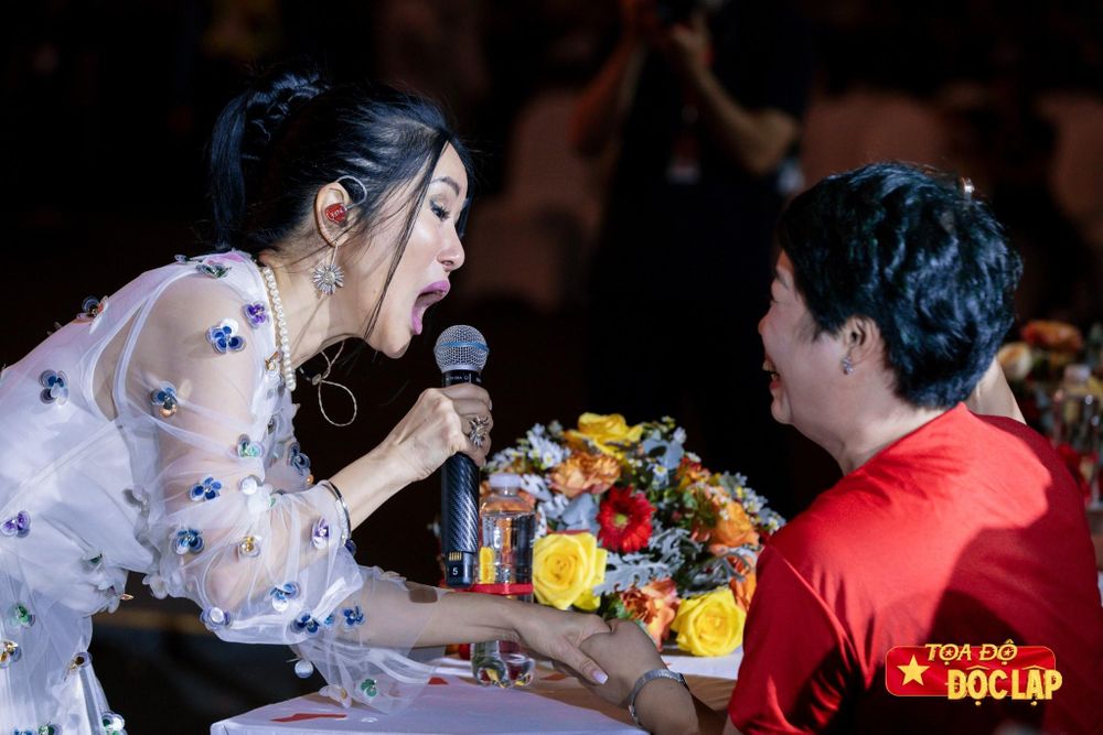 Hồng Nhung, Chillies hòa giọng cùng khán giả ở ‘Tự Hào Bản Sắc Việt’