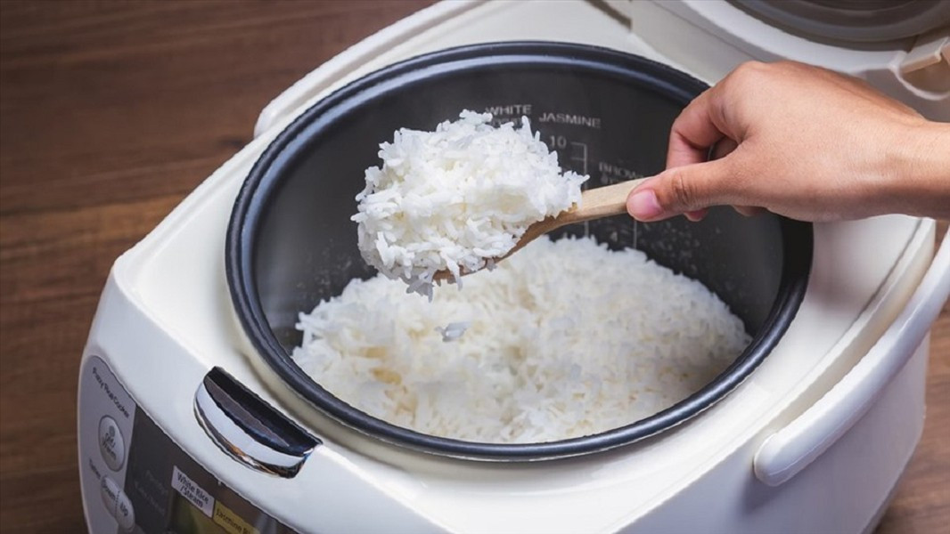 Nồi cơm điện ngốn tiền điện vì thói quen nhiều người mắc