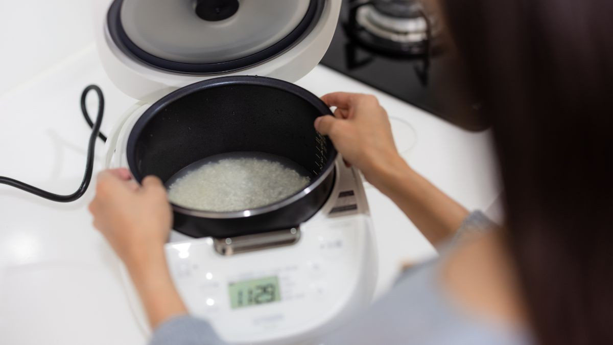 Nồi cơm điện ngốn tiền điện vì thói quen nhiều người mắc