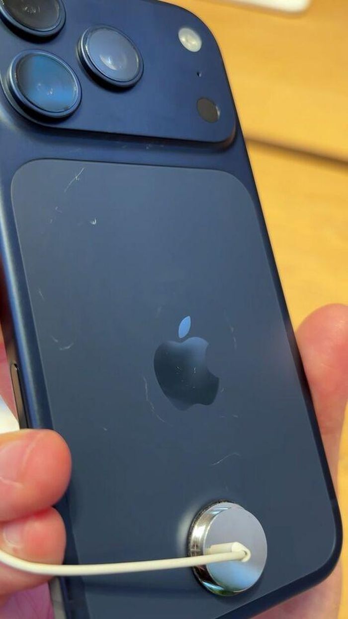 iPhone 17 Pro và iPhone Air vừa lên kệ đã bị chê dễ trầy xước
