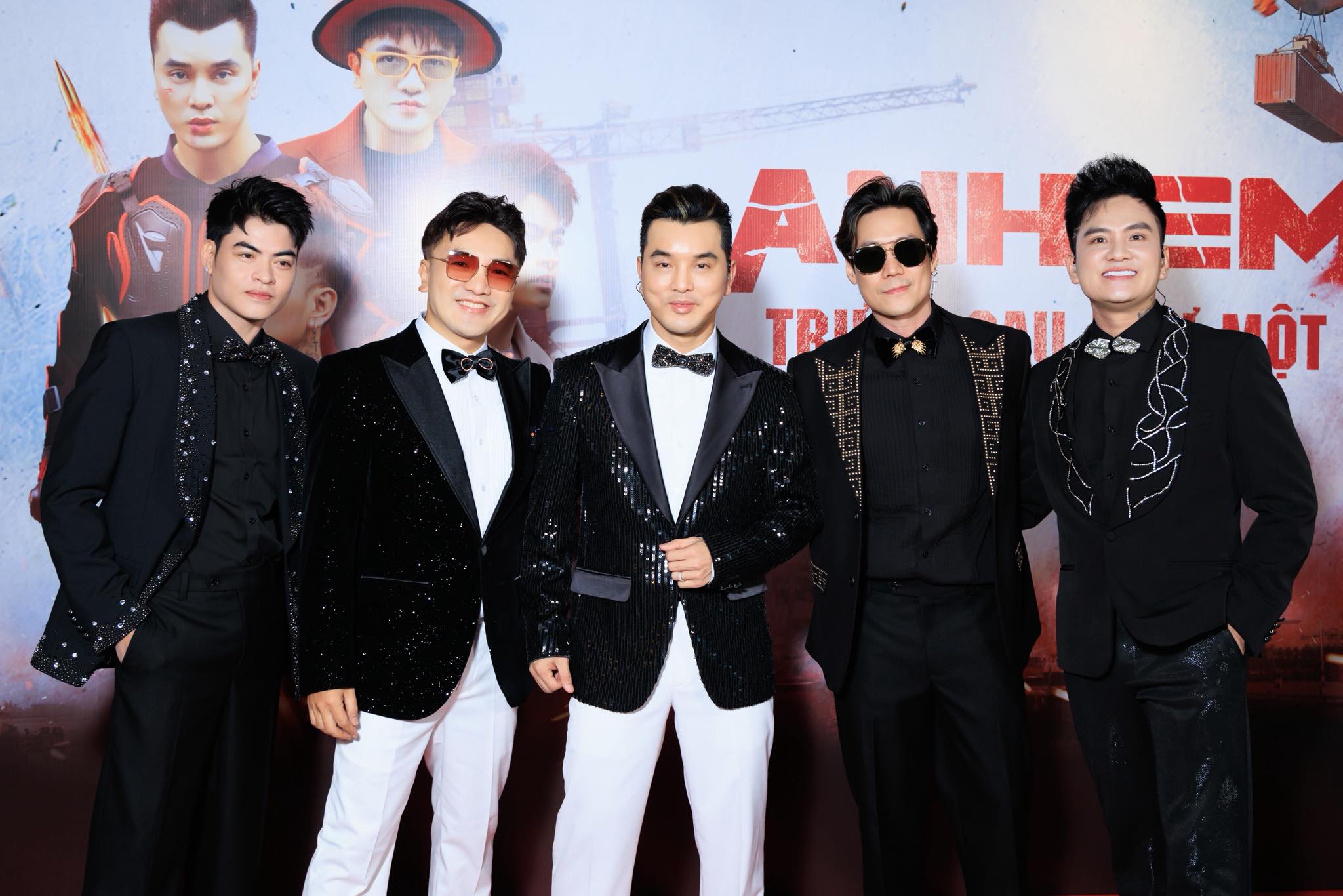 Công an triệu tập Ưng Hoàng Phúc, Khánh Phương và 3 ca sĩ