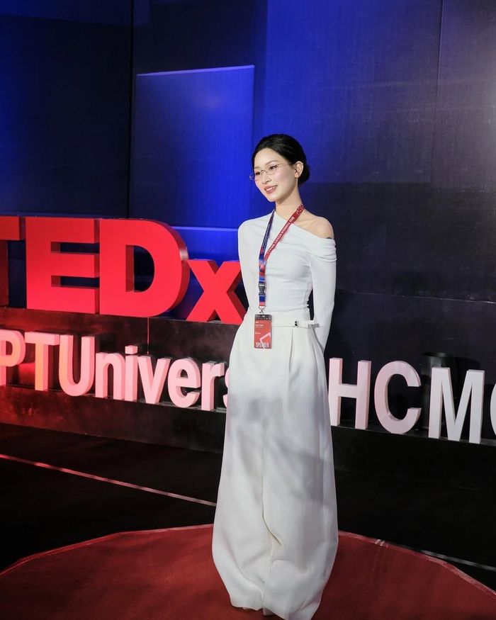 Ồn ào không hồi kết của ‘nàng thơ YouTube’