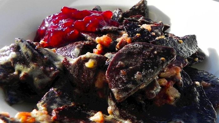 Tiết canh lọt top 100 món tệ nhất thế giới