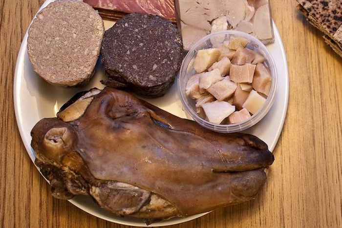 Tiết canh lọt top 100 món tệ nhất thế giới