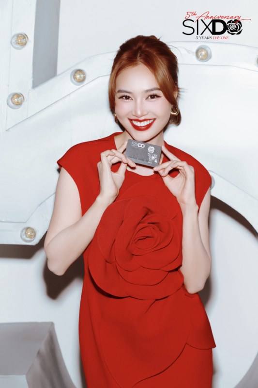 Lan Ngọc &amp; Xuân Tiền khám phá bộ sưu tập đặc biệt kỷ niệm 5 năm SIXDO