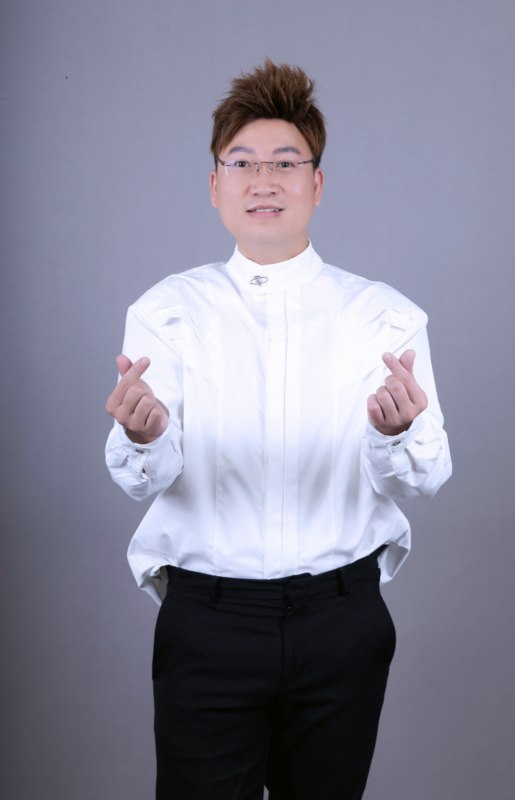 Ca nhạc sĩ Sỹ Luân: “Tôi viết nhạc không bán mà tặng cho các ca sĩ”