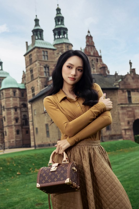 Hương Giang cùng Elise đến Miss Universe 2025