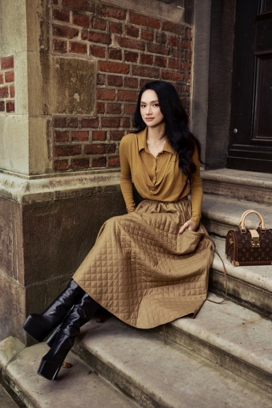 Hương Giang cùng Elise đến Miss Universe 2025