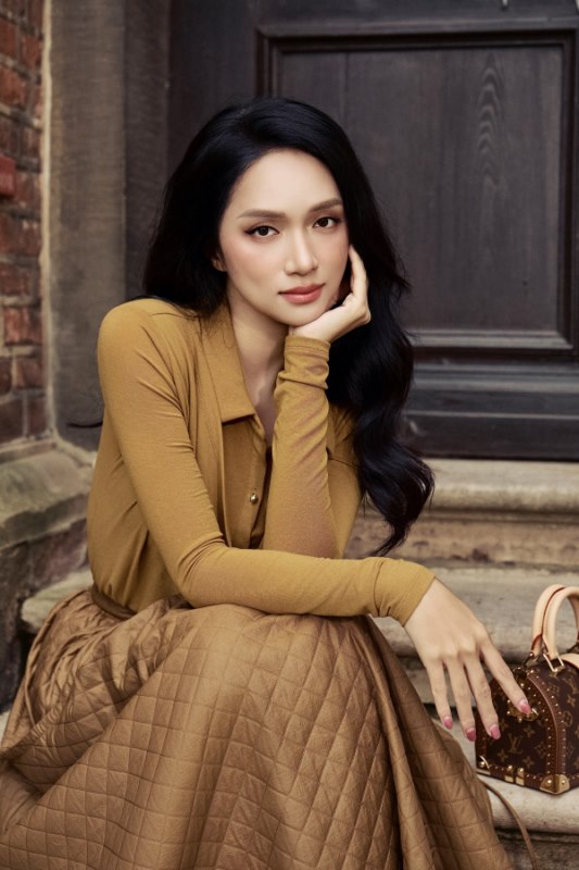Hương Giang cùng Elise đến Miss Universe 2025