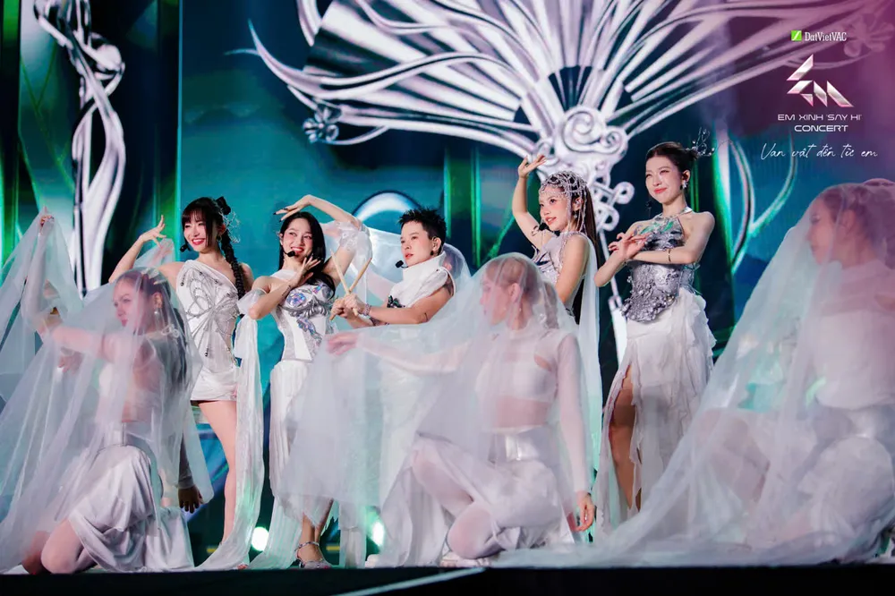 Khán giả hoảng loạn, bỏ chạy sau sự cố ở concert Em xinh