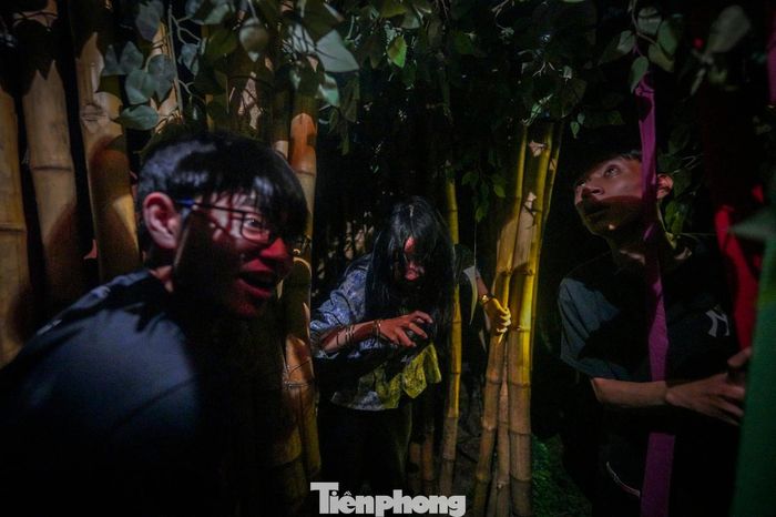 Giới trẻ trải nghiệm ‘thoát khỏi phòng kín’ dịp Halloween