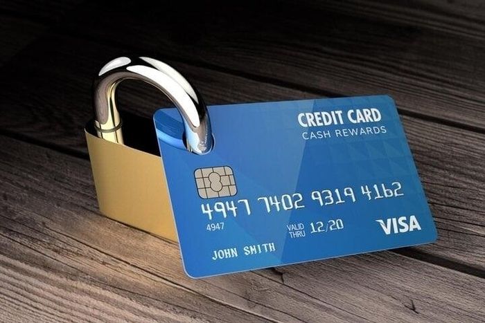 Thẻ ngân hàng bị khóa có rút được tiền không, làm sao mở lại?