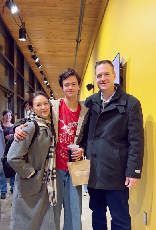 <strong>Diễn viên – Siêu mẫu Ngọc Nga chia sẻ loạt ảnh đời thường dễ thương cùng ông xã và các con ở Mỹ</strong>