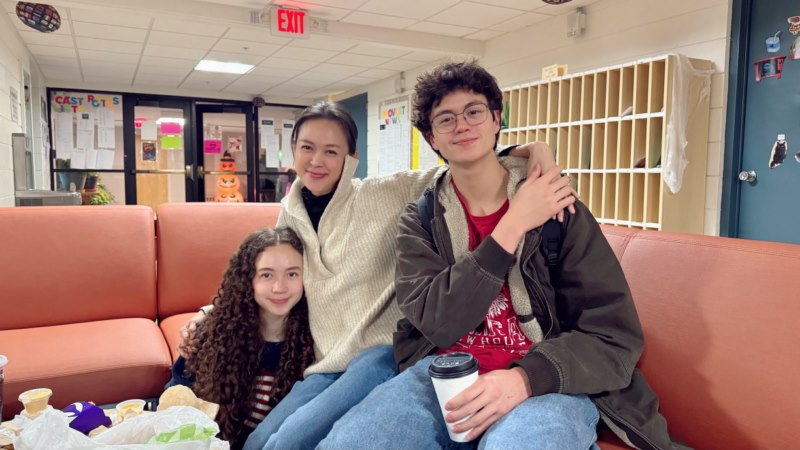 Diễn viên – Siêu mẫu Ngọc Nga chia sẻ loạt ảnh đời thường dễ thương cùng ông xã và các con ở Mỹ