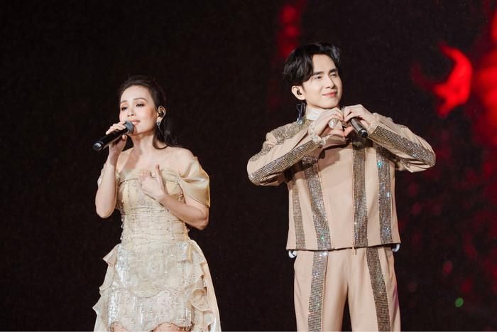 Cẩm Ly đăng ảnh suy tư, nhắc hai chữ &#8216;chia tay&#8217; khiến khán giả xôn xao