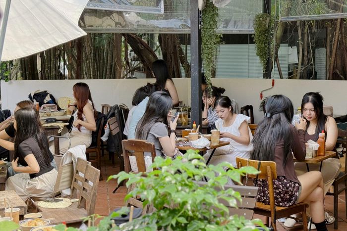 Chờ 45 phút để &#8216;đu trend&#8217; xôi mùa thu đang &#8216;hot&#8217; nhất TP.HCM