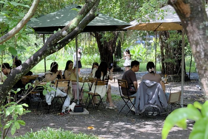 Chờ 45 phút để &#8216;đu trend&#8217; xôi mùa thu đang &#8216;hot&#8217; nhất TP.HCM