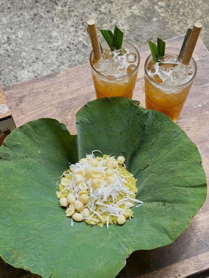 Chờ 45 phút để &#8216;đu trend&#8217; xôi mùa thu đang &#8216;hot&#8217; nhất TP.HCM