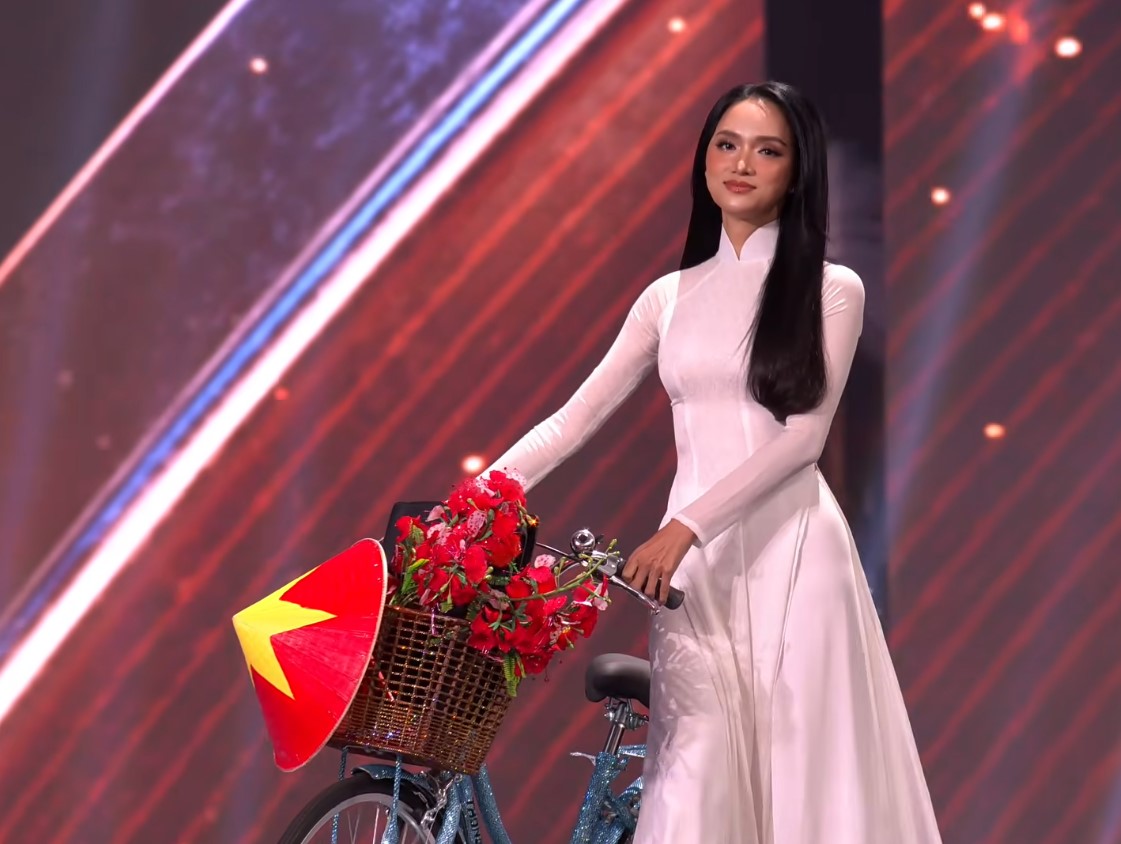 Hương Giang: ‘Nếu biết tiêu chí từ đầu, tôi sẽ không tham gia Miss Universe’