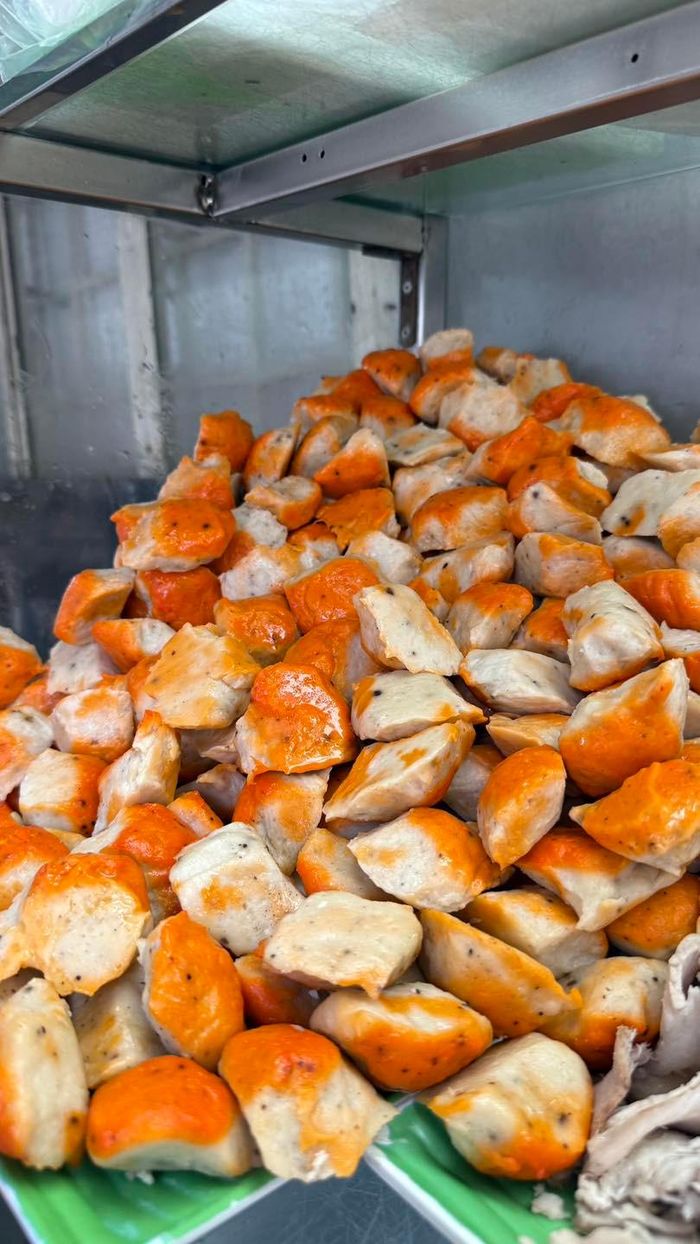 Khách Nhật thử bánh canh cua ở TPHCM, khen ngon nhất, húp cạn nước dùng