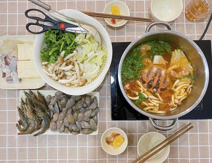 Mâm cơm nhà ở TP.HCM, Hà Nội khi giá rau &#8216;nhảy múa&#8217;