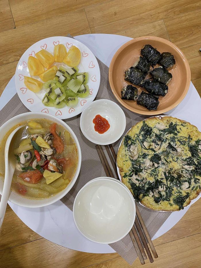 Mâm cơm nhà ở TP.HCM, Hà Nội khi giá rau &#8216;nhảy múa&#8217;