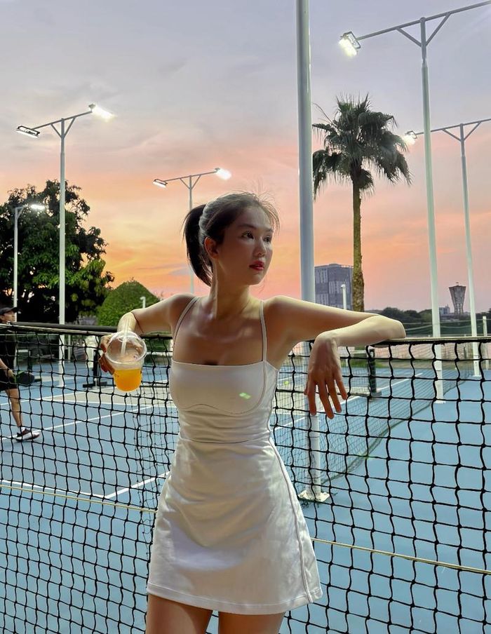 Ngọc Trinh tự tin trên sân pickeball