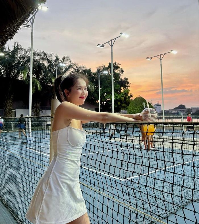 Ngọc Trinh tự tin trên sân pickeball