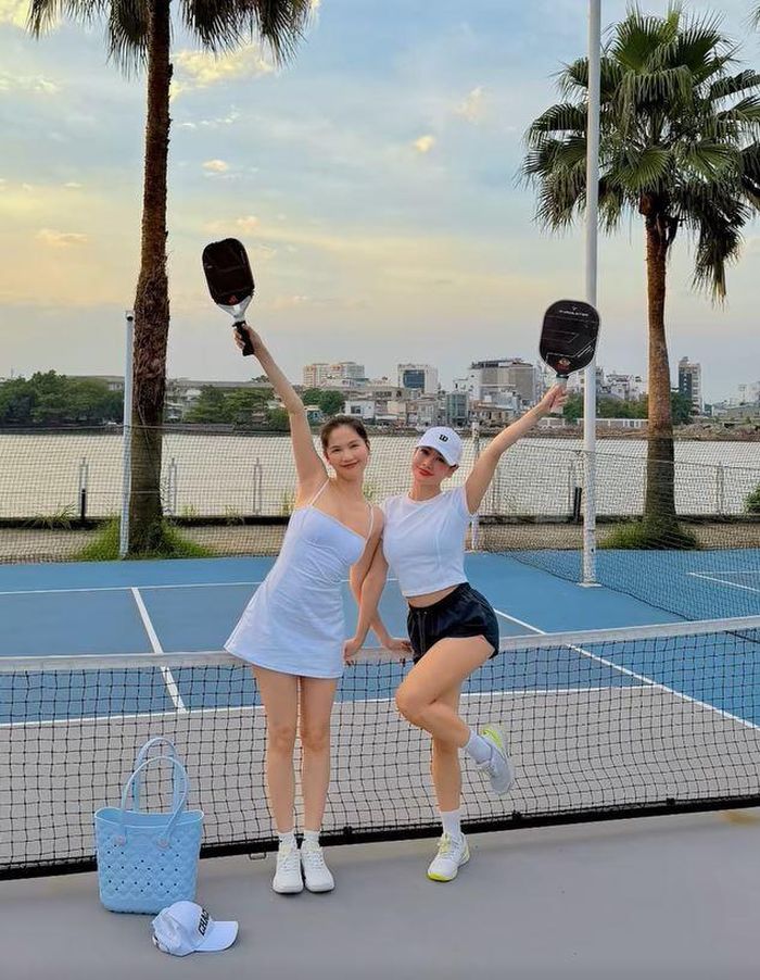 Ngọc Trinh tự tin trên sân pickeball