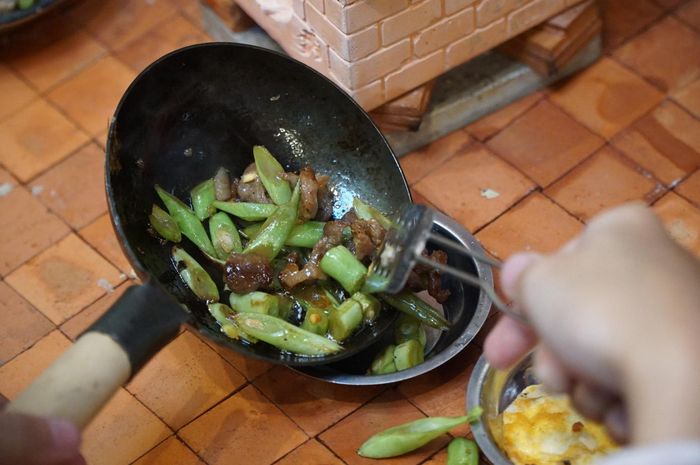 Nơi vừa uống cà phê, vừa tự nấu ăn tại chỗ thu hút các gia đình ở TPHCM